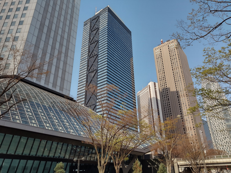 晴天時に建物や青空を撮影。もう少し青空は鮮やかだった気がするのだが……
