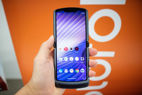 ソフトバンク、「motorola razr 5G」を26日発売 - ケータイ Watch