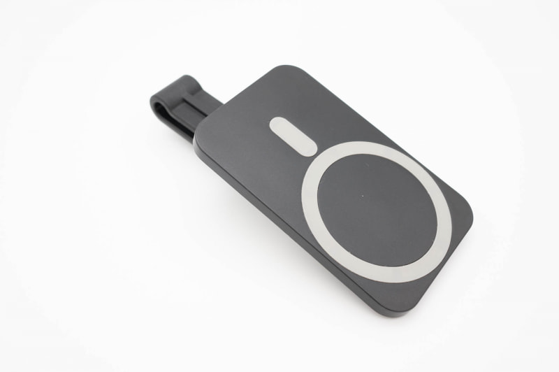 車載用充電器をベースに作ったウェアラブル充電器