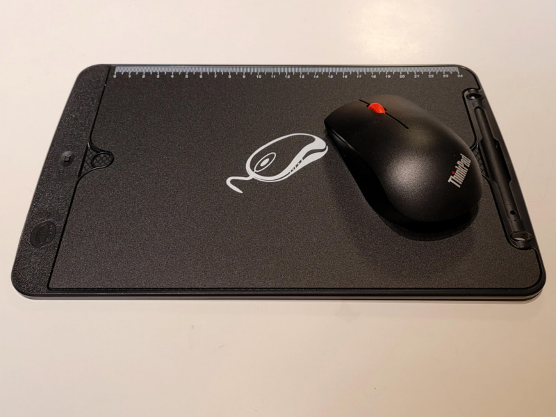 マウス使いにはかなり便利なのかもしれない背面マウスパッド