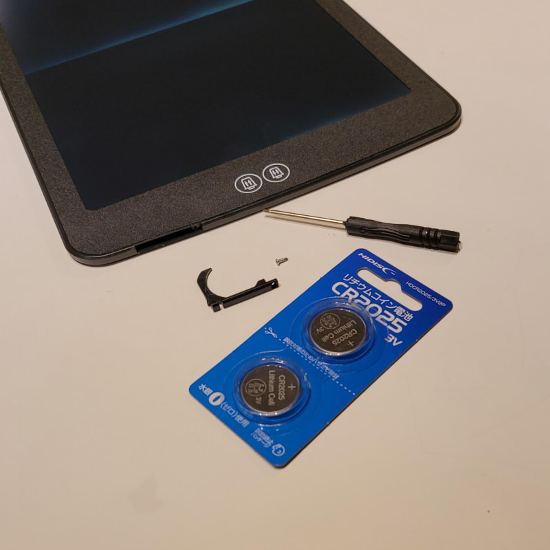 バッテリーは別売のCR20251個を使用する