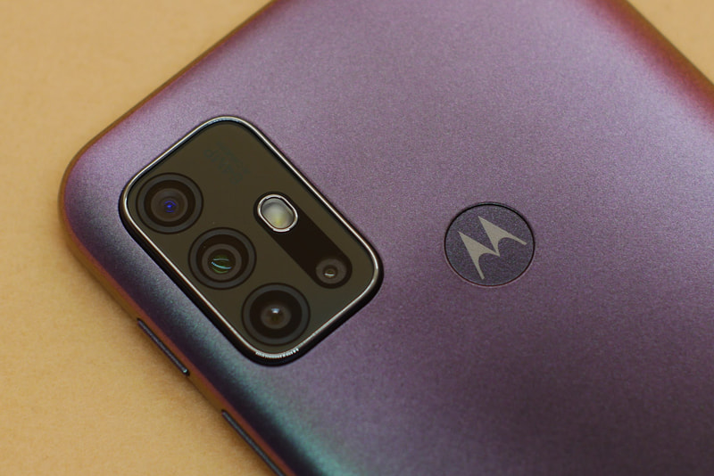 フロントカメラはクワッドカメラシステムをうたう