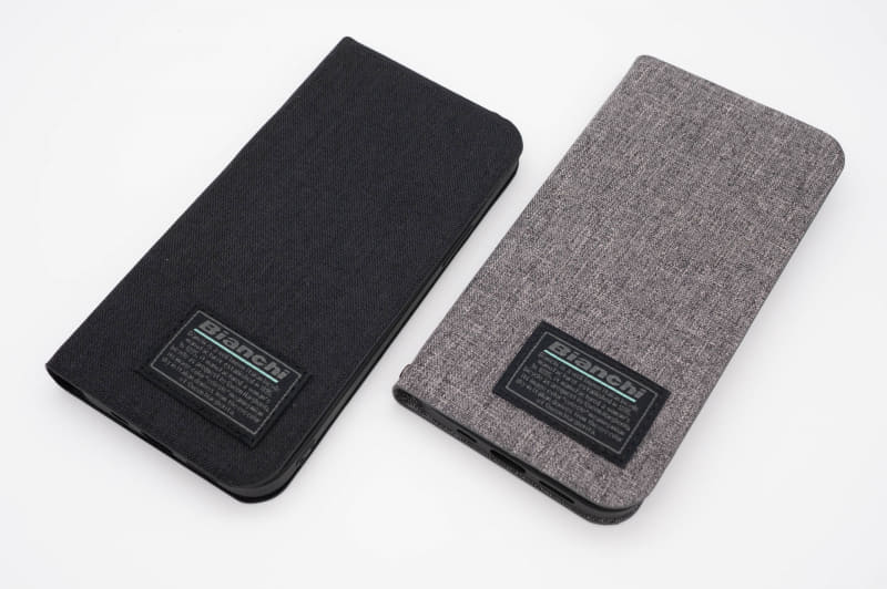 Water Repellent Folio Case。一見するとペンケースのような落ち着いたデザイン