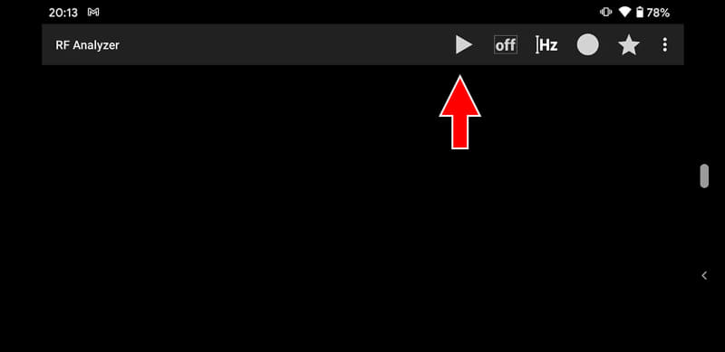 「RF Analyzer」を起動した様子。赤矢印の先に見える再生ボタンをタップすると受信状態になる。