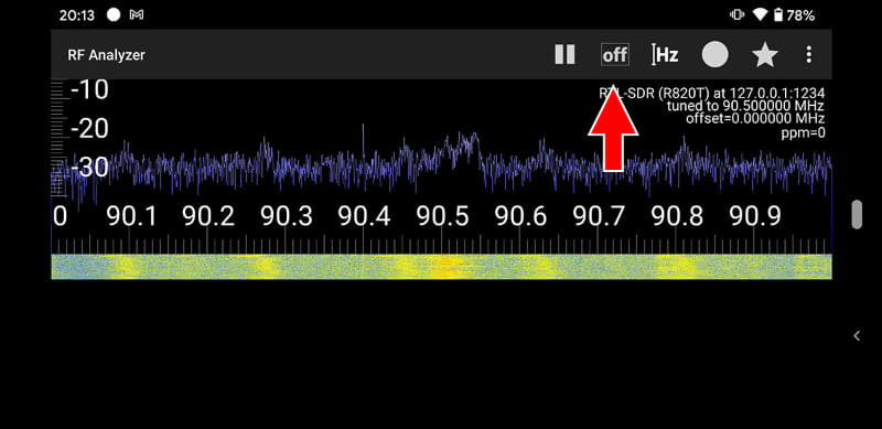 波形が動き出せば無事に受信し始めた様子。最初は音が出ないと思うが、その場合は赤矢印の先に見える「OFF」をタップし、電波の変調の方式を指定する。