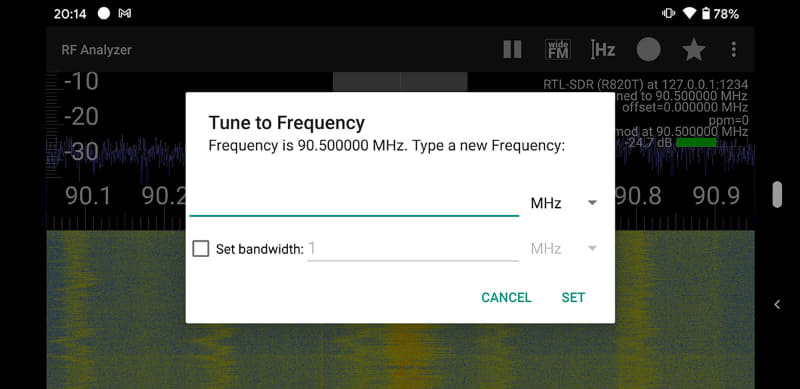 周波数は指で画面を左右にスクロールさせて変更できる。画面上部の「Hz」ボタンをタップすれば、周波数を直接入力することもできる。