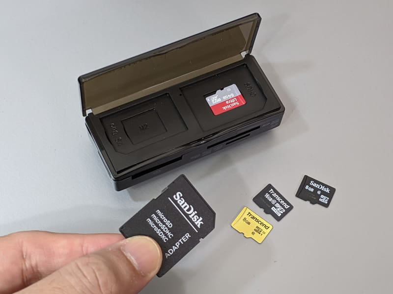 これにより、SDカード×1、microSD×4を同時に持ち歩ける
