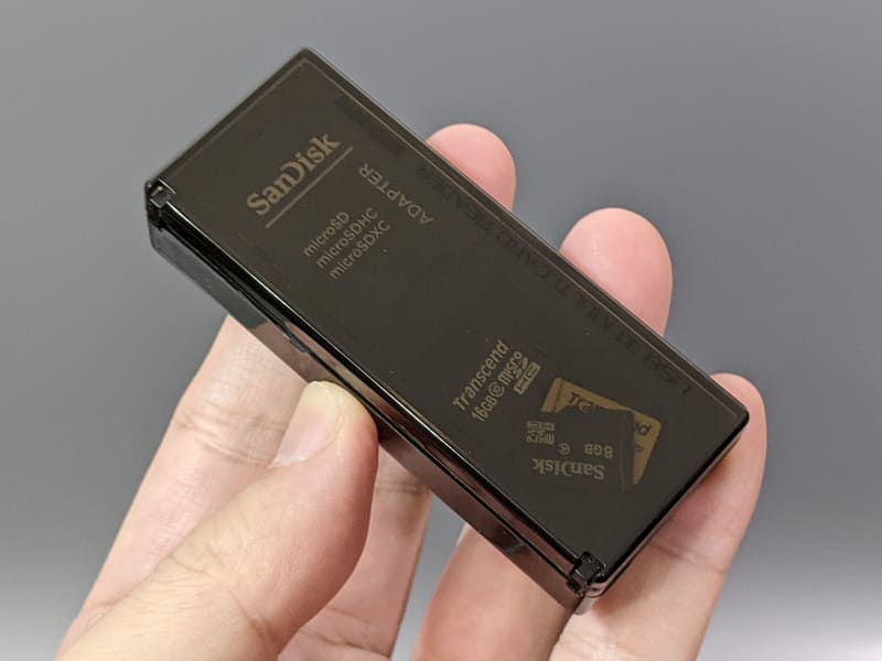 上面のスモークのフタは成形もしっかりしており、不用意に開くこともない