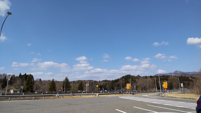 左＝標準レンズ　右＝広角レンズ