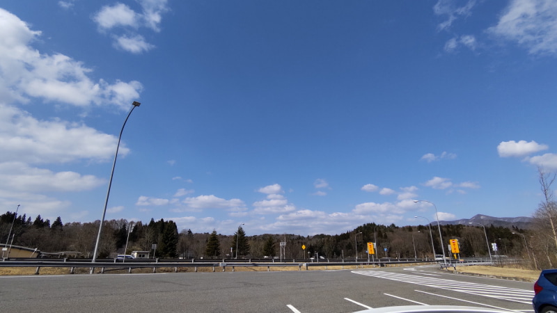 左＝標準レンズ　右＝広角レンズ