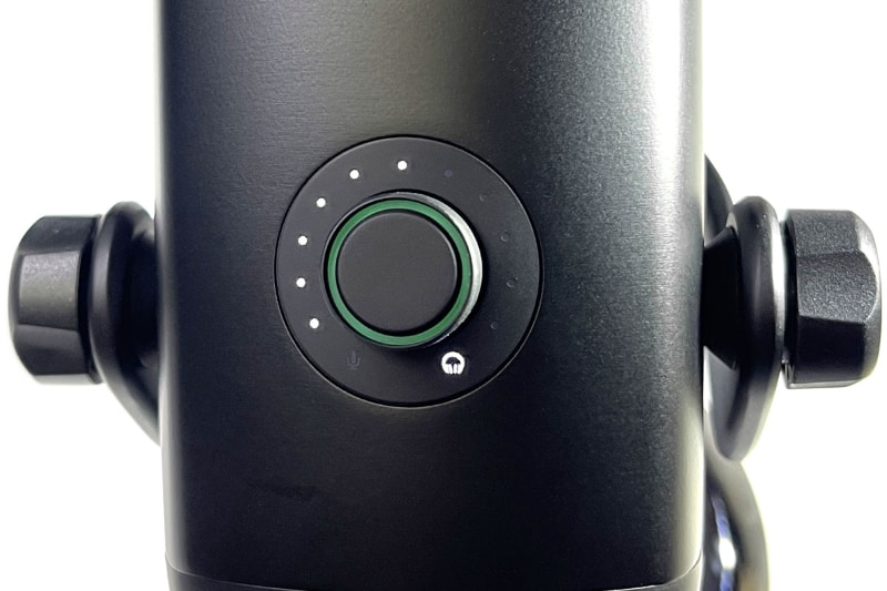 ゲイン調節モードでノブを1秒長押しするとヘッドホン音量調整モードへ移行する。ここでノブを回すとヘッドホン音量調整を行える。