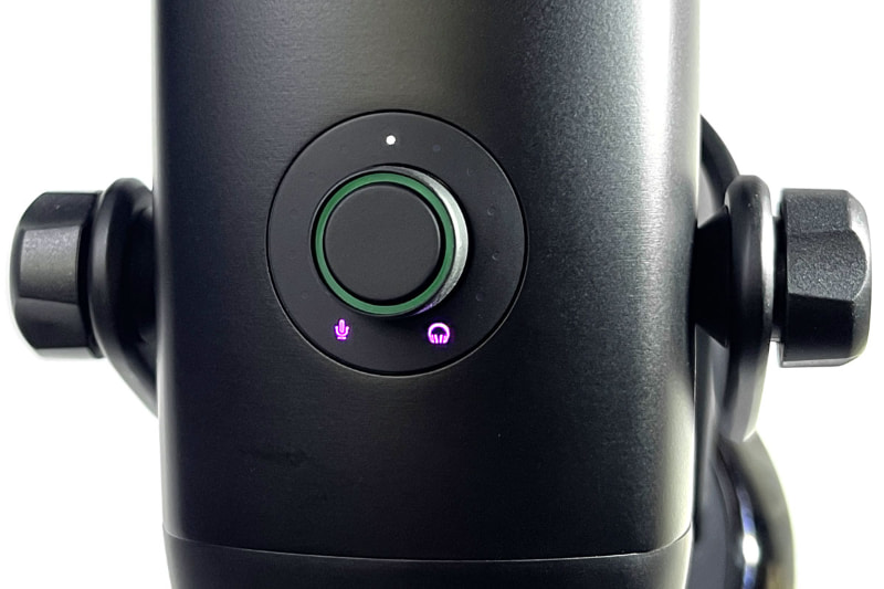 さらにノブを1秒長押しするとブレンドモードへ。ノブを回すと、PCからの音声とマイクからの入力音声のミックスバランスを調節できる。このモードでノブを1秒長押しすると、ゲイン調節モードになる。