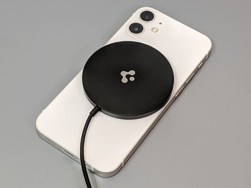 iPhone 12 miniに取り付けた状態