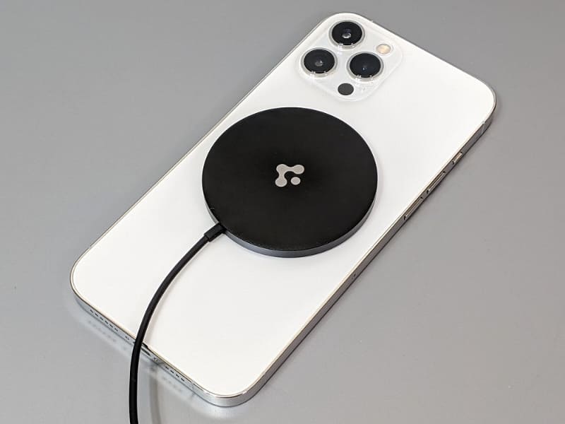 iPhone 12 Pro Maxに取り付けた状態