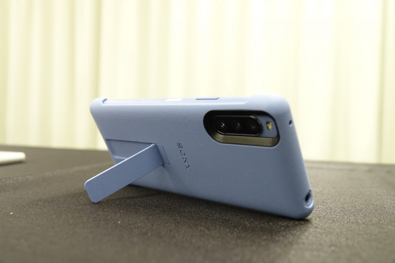 Style Cover with Stand装着時