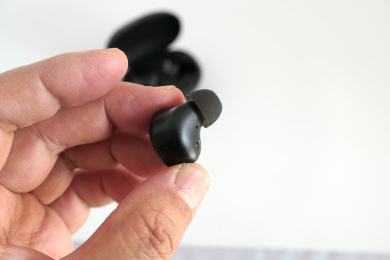 片耳が約3.5gという軽さ