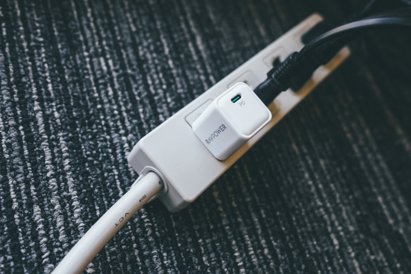 コンセントもほかの口を塞がないコンパクトさ