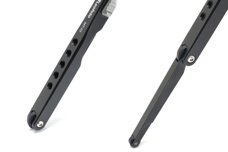 脚部先端には丸いラバー製の滑り止めがある。タイヤのように見えるが(通常使用では)転がることはない。