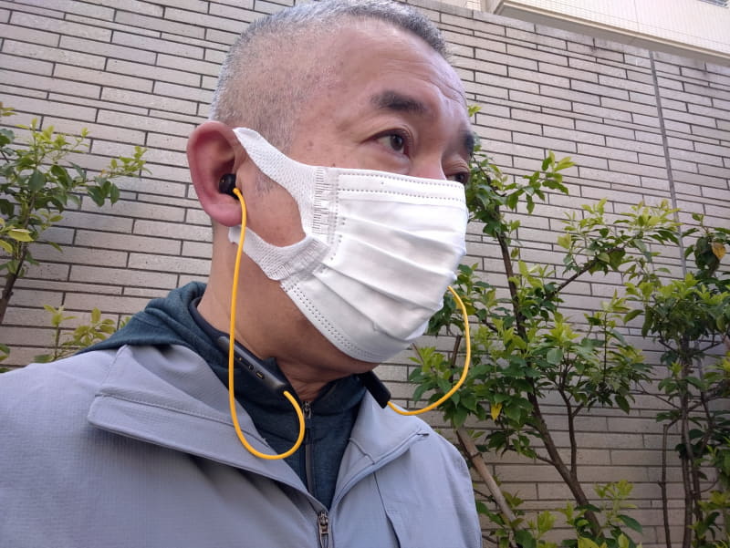 装着時はボタンを見ずに、手触りで操作することになる