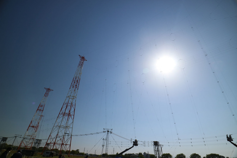 アンテナ全景。近すぎて収まりきらないくらい大きい