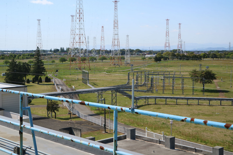 送信機から各アンテナに配線されている