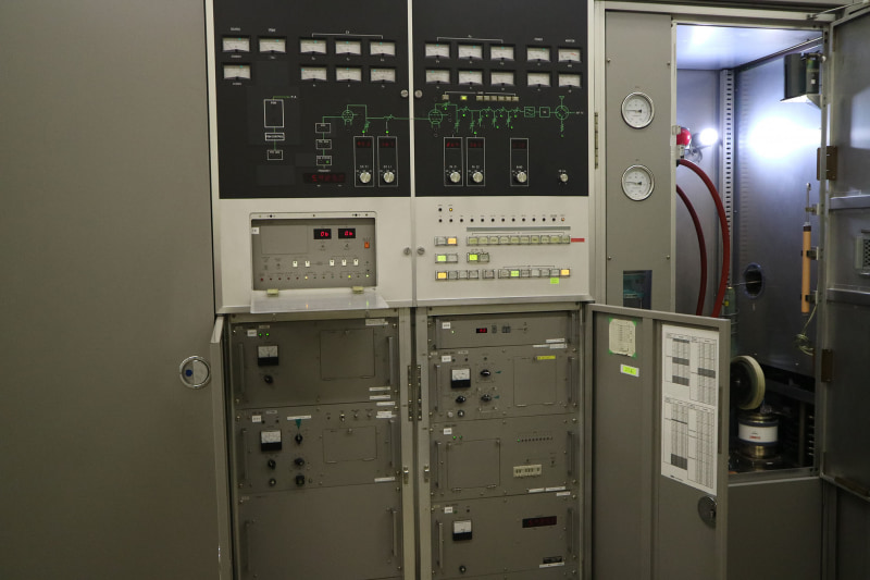 周波数などの操作盤