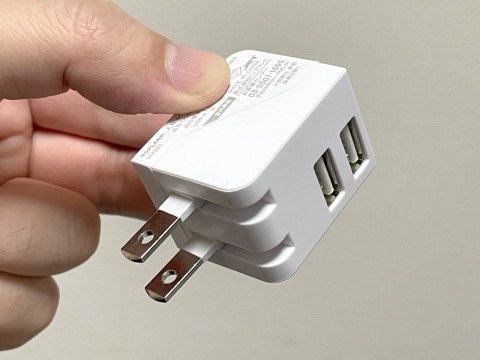 何が違うの？ 見た目は普通だが実はレアなUSB充電器 - ケータイ Watch