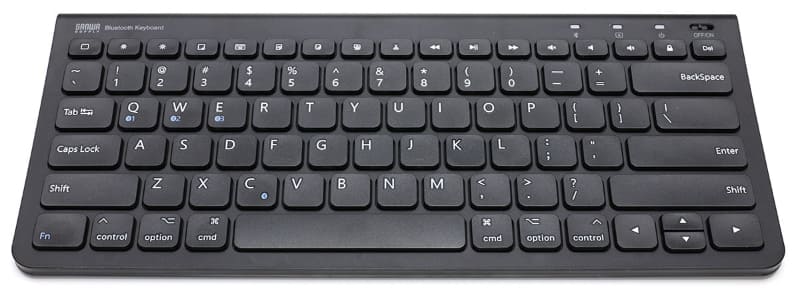これはサンワサプライの<a href="https://direct.sanwa.co.jp/ItemPage/400-SKB065E" class="strong b">「Bluetoothキーボード 400-SKB065E」</a>で直販価格は3780円。レビューはコチラ↓。