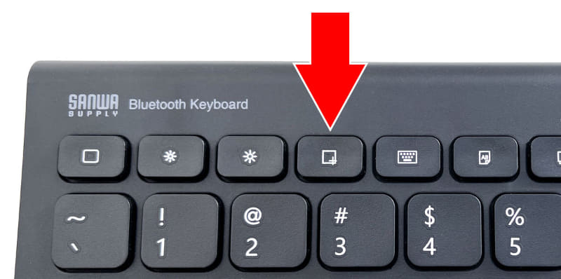 ファンクションキーのうち、赤矢印のキーがスクリーンショット取得。これを押せばBluetooth接続したiPhone/iPadのスクリーンショットを撮れる。