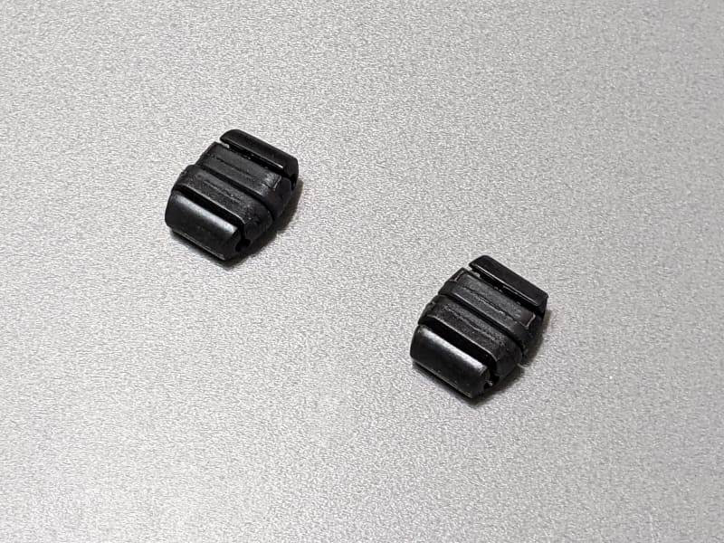 2個が封入されている。これはそれぞれ左右のパーツが合体した状態