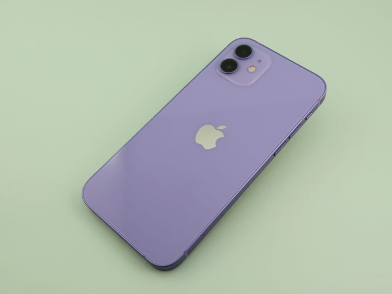 「iPhone 12」の新色「パープル」も発売された。基本的な仕様は何も変わらない