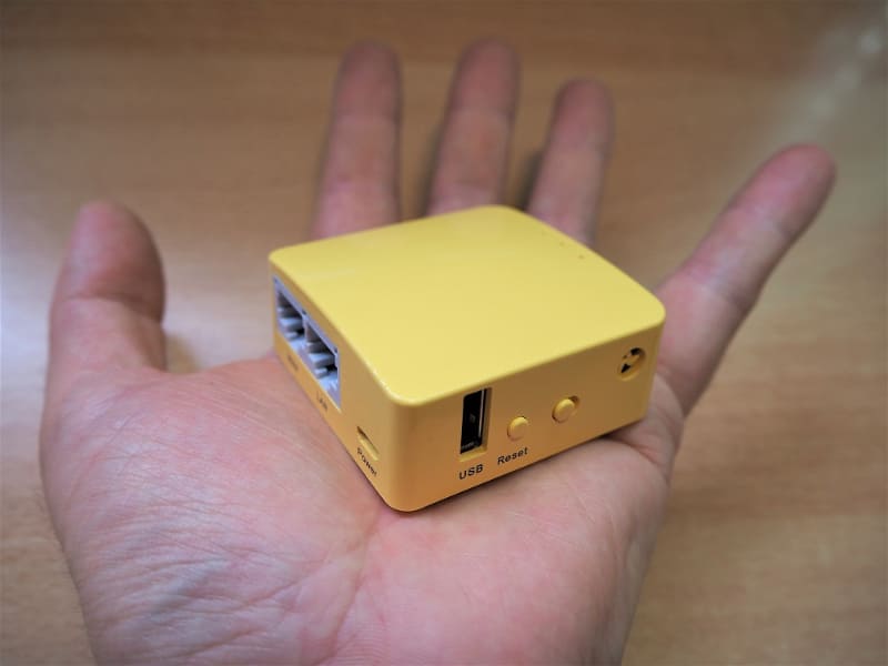 「GL-MT300N-V2」はトラベルルーターの一種だが、USB端子がありUSBテザリングも中継できるのがポイント。説明はほぼ英語だが技適マークはしっかり表記されている