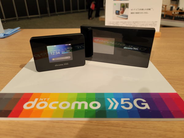 前モデルのSH-52A（右）比べてコンパクトに