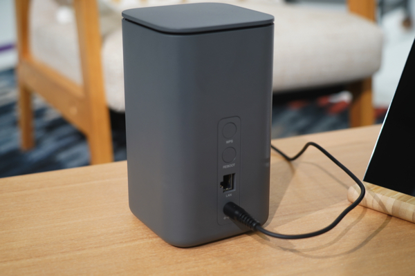 本体背面、WPSボタン、再起動ボタン、有線LANポート、電源ポート