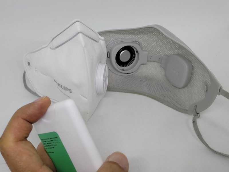 フィルター交換式のマスクも同様。フィルターの外側にプッシュ