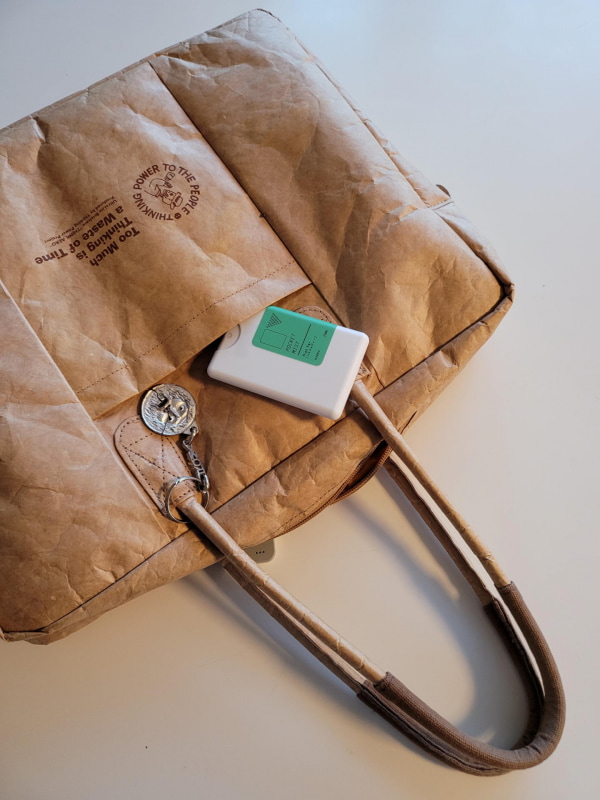 筆者は常用鞄の最も取り出しやすい外側のポケットに常備している