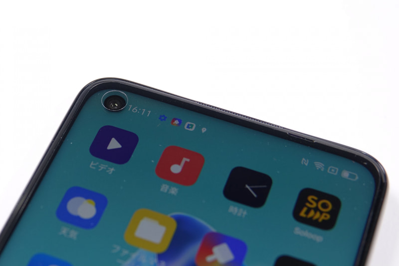 インカメラはピンホール型