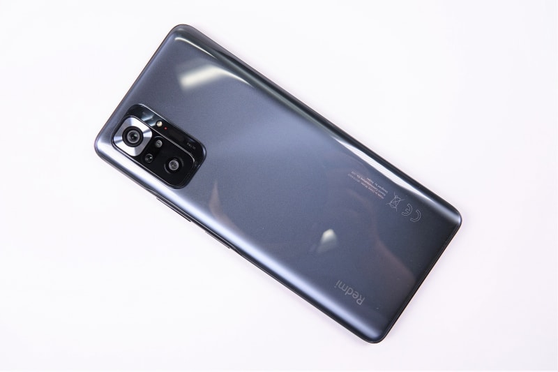 背面、左上部にアウトカメラ