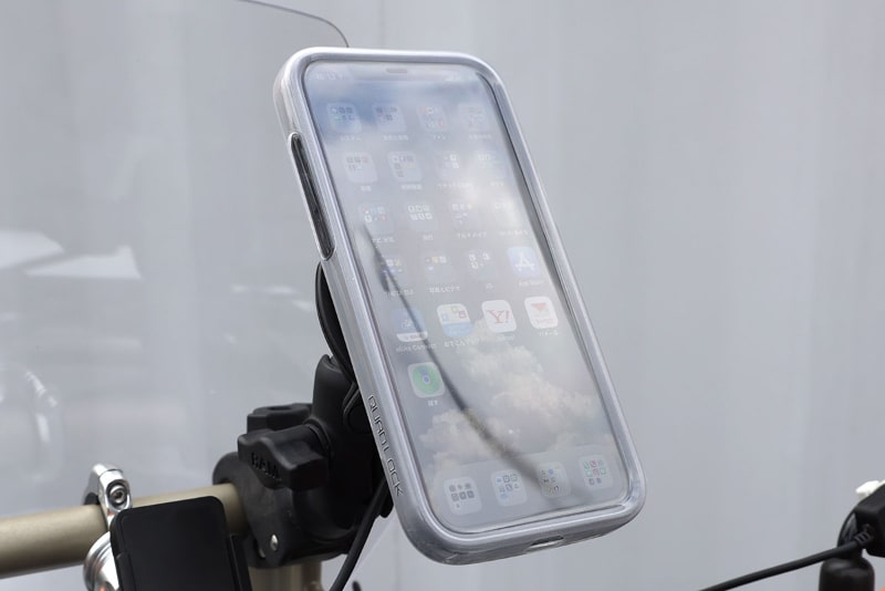 は〜い、簡単♪　不意の雨などにもすぐ対応可能だ