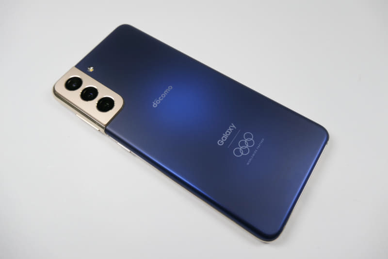 深い青が印象的なカラーリング「ファントムブルー」