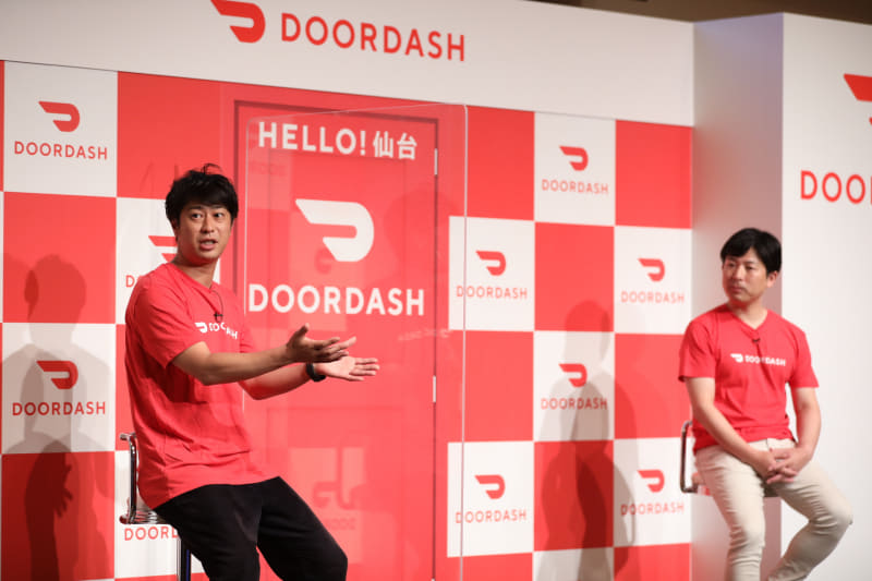 お笑いトリオ「パンサー」の尾形貴弘も登場