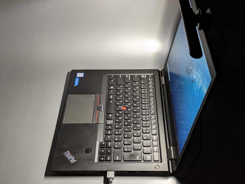 角度を最大限まで上げると手元まで照らせる