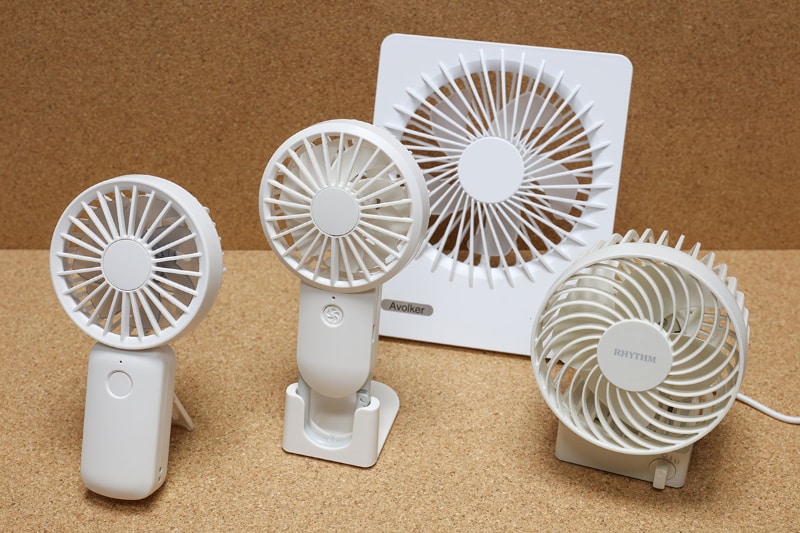 使用中のUSB扇風機各種。携帯したり自宅の各所に置いたりして「暑い〜」と思ったら即送風。汗がすぐ引いて気分爽快なのだ