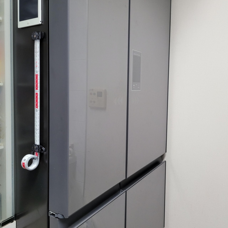 スライダーには表裏にマグネットが付属するので金属物に張り付けて保管、測定が出来る