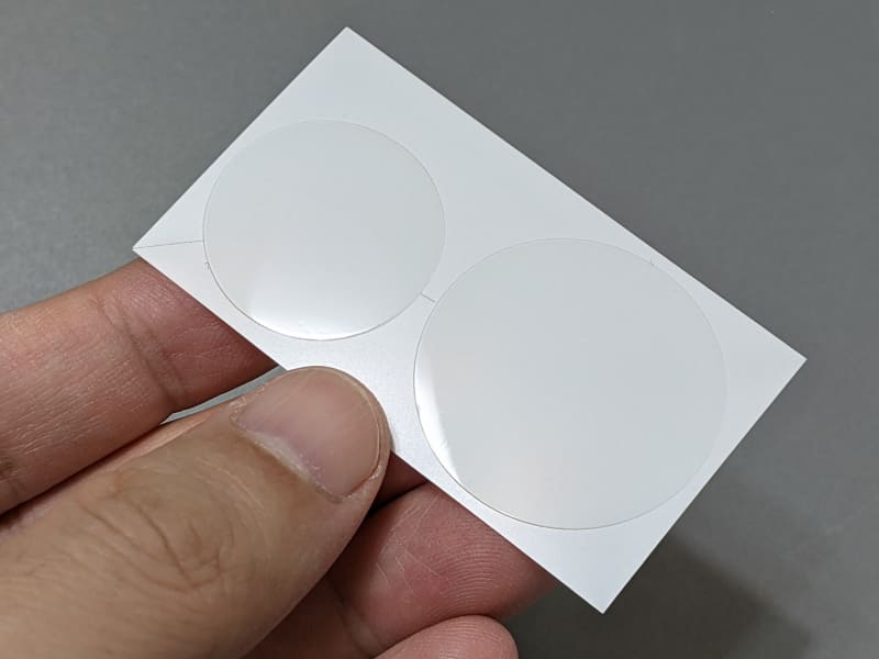 表裏各1枚ずつがセットになっている