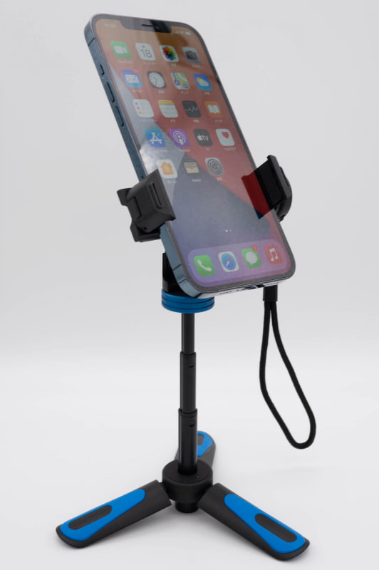 フリーアングル見る撮るR。ここでは重量級なiPhone 12 Pro Maxを搭載しているが、かなり安定している