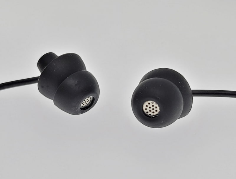 ドライバ部分以外のほとんどはシリコンで超軽量小型の寝ながらイヤホン