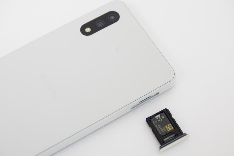 SIMスロットとmicro SDカードスロット