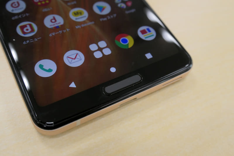 ディスプレイ下部の指紋認証センサー