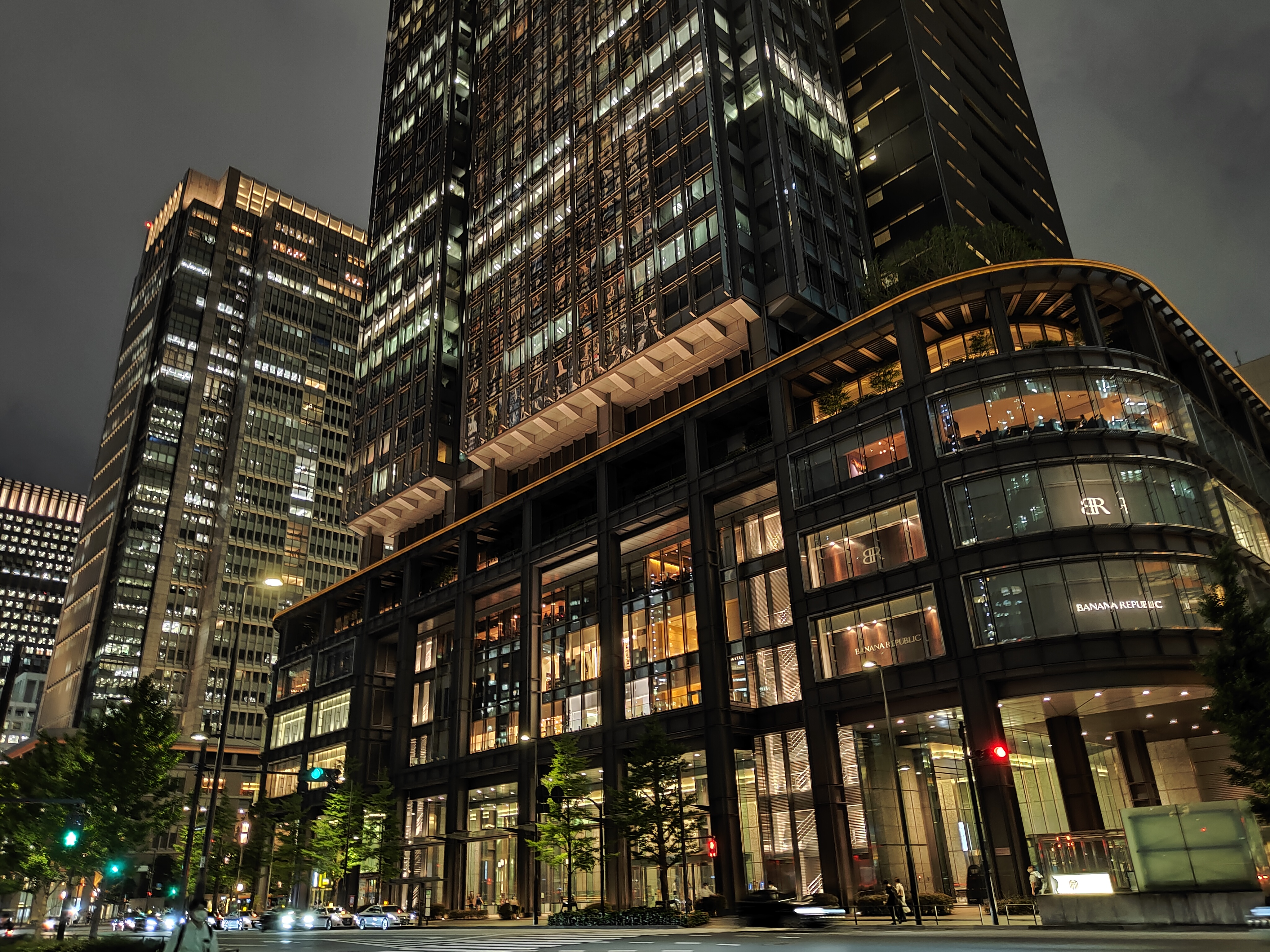 夜景は、前モデルのFind X2 Proよりもきらびやかに写る印象